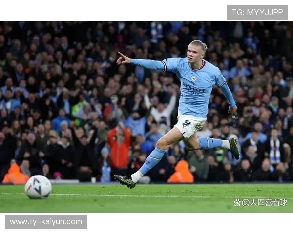 曼城组织进攻如行云流水，哈兰德暴力抽射