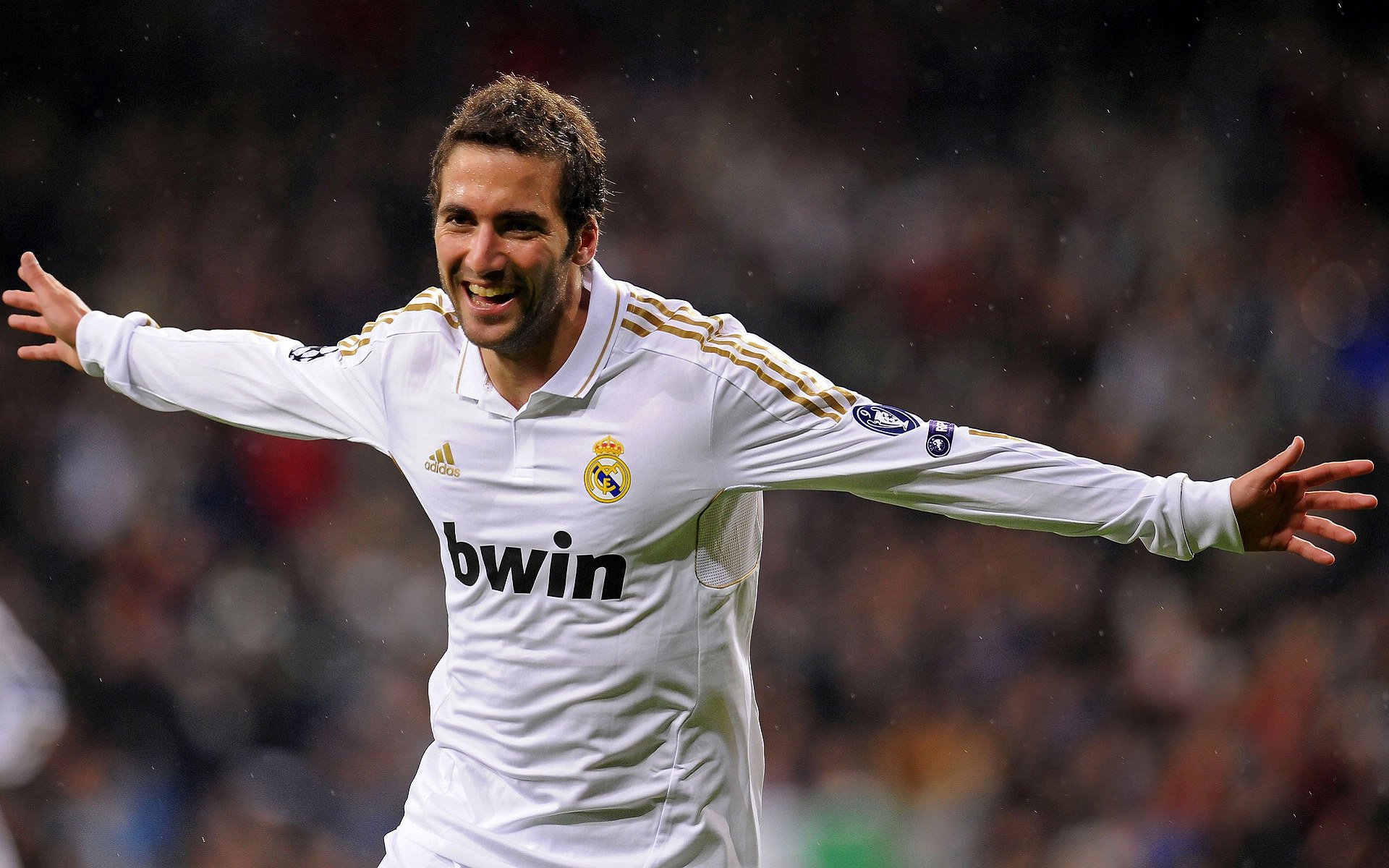 足球明星慈善赛吸引全球关注，足球明星捐款