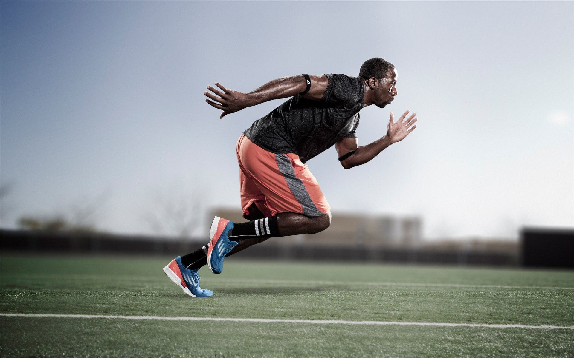 世界羽毛球混合团体赛国羽表现出色顺利晋级，年轻球员在关键时刻发力